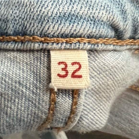 Levi’s Women’s Denim High Rise Jeans Size 32 Raw Hem Mom Jean Straight Leg - Picture 4 of 5
